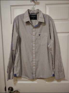 American Eagle Outfitters Men’s White and Navy Stripe Button-Down Shirt